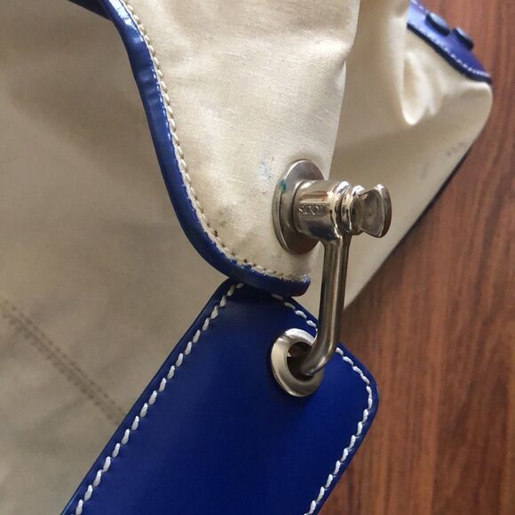 TOD’S Royal Blue and ivory handbag with leather trim. - Picture 6 of 16